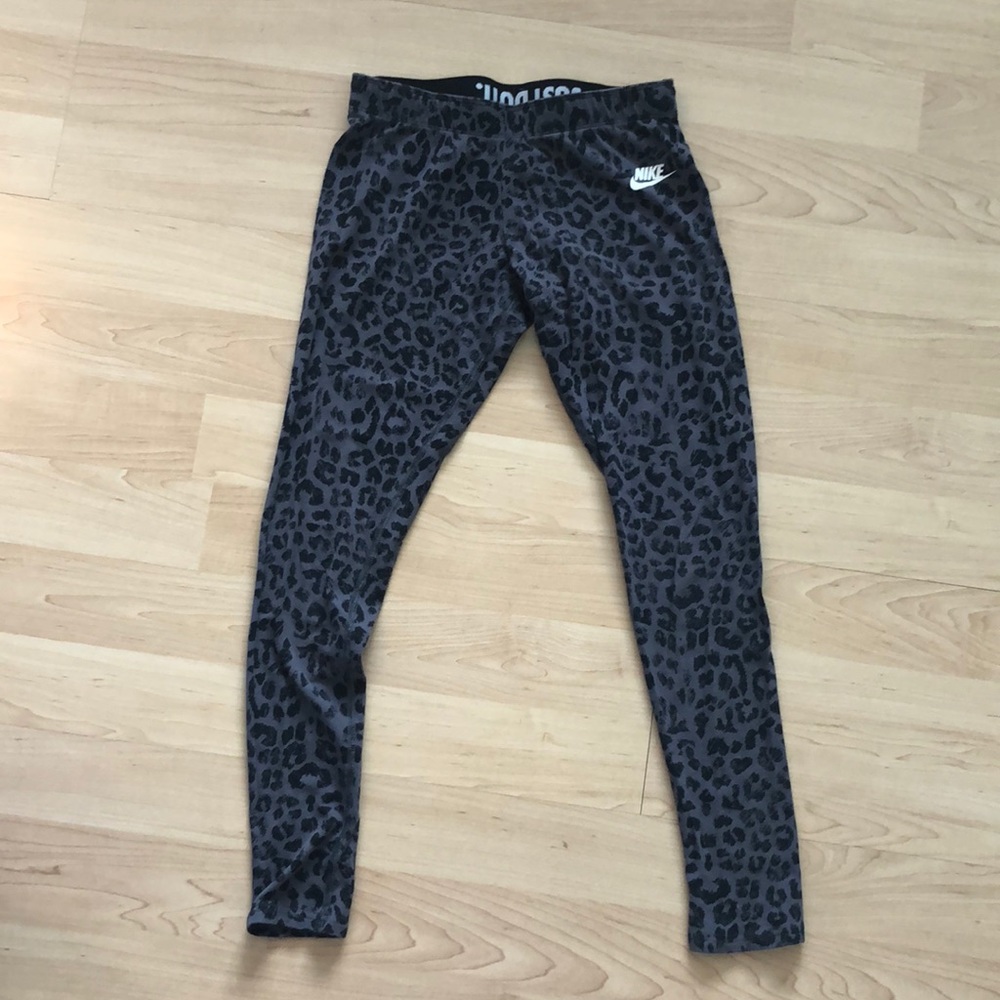 Nike Grey &Black Leopard Print Crop Leggings